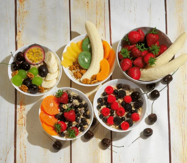 Obst & Früchte^DecoWoerner Bananen Spalten Lebensmittel-Attrappe, 3 Stück weiß