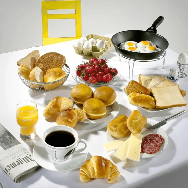Brot & Kuchen^DecoWoerner Croissant Lebensmittel-Attrappe, 3 Stück braun