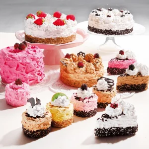 Brot & Kuchen^DecoWoerner Erdbeersahne Torte Lebensmittel-Attrappe rot
