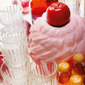 Brot & Kuchen^DecoWoerner Kirsch Cupcake Lebensmittel-Attrappe 20 Cm rosa