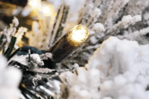 Künstliche Weihnachtsbäume^DecoWoerner Künstlicher, Schmaler Tannebaum, Beschneit Mit LED 240 Cm weiß