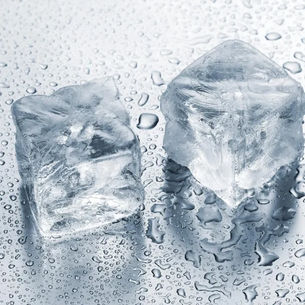 Streudeko | Winterdeko^DecoWoerner Kunststoff-Eiswürfel Lebensmittelecht, 12 Stück transparent