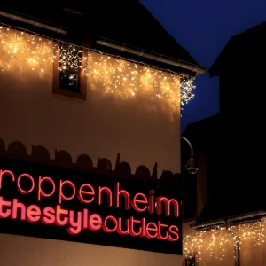 Weihnachtsbeleuchtung^DecoWoerner LED-Profi-Iciclelichtsystem IP67, 114 LED, 300 X 50 Cm, Ohne Kabel weiß