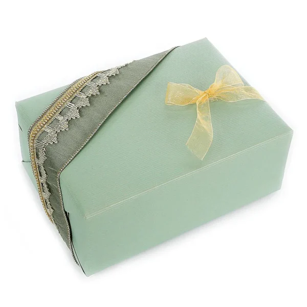 Geschenkpapier | Go Green - Nachhaltige Geschenkverpackung^DecoWoerner Recyceltes, es Kraftpapier Mit Silbernen Streifen – 50 M Geschenkpapier-Rolle grün