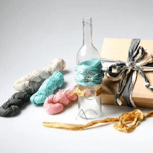 Geschenkband | Go Green - Nachhaltige Geschenkverpackung^DecoWoerner Recyceltes Seidenband 25 M Grau